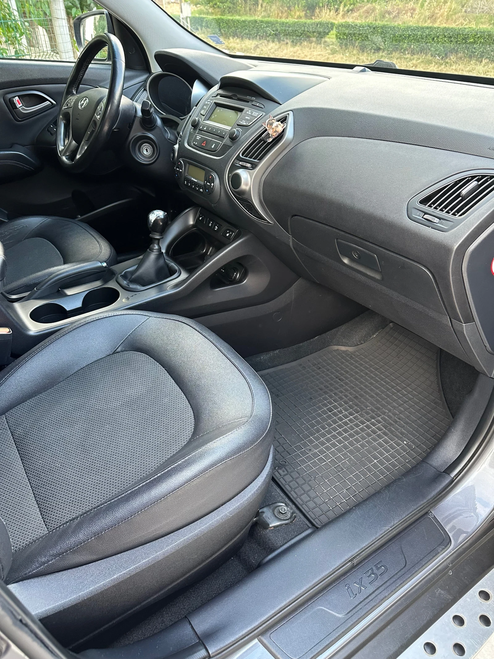 Hyundai IX35 2.0 CRDI 4WD ПЪРВИ СОБСВЕНИК, снимка 13 - Автомобили и джипове - 54931796