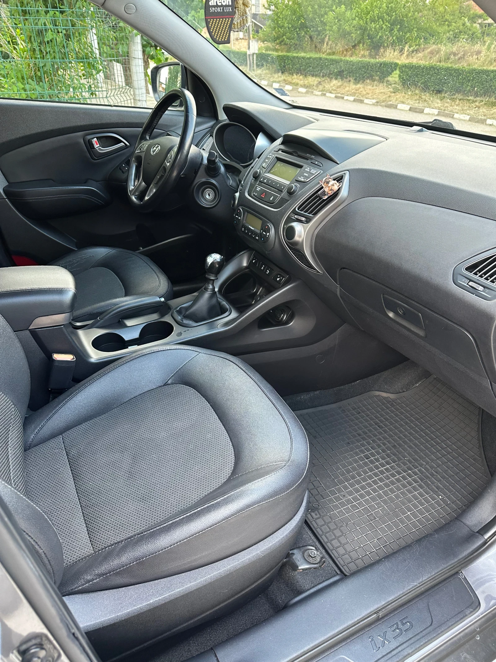 Hyundai IX35 2.0 CRDI 4WD ПЪРВИ СОБСВЕНИК, снимка 8 - Автомобили и джипове - 54931796