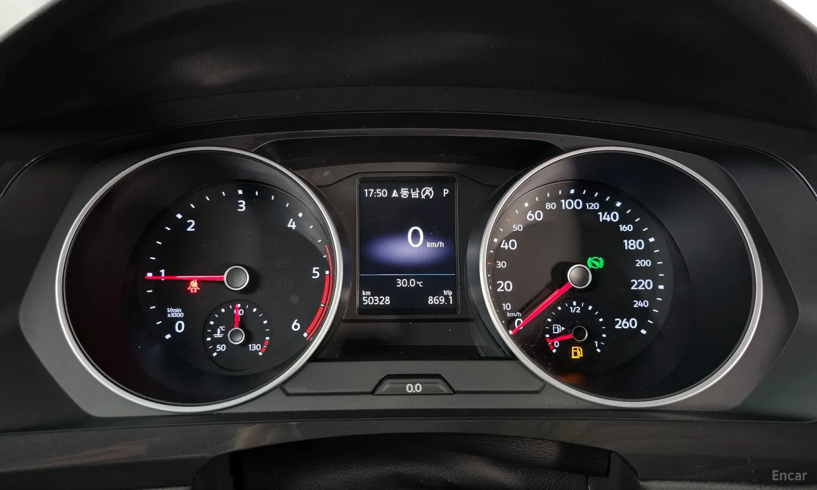 VW Tiguan 2.0TDI* PREMIUM* 4MOTION* 50000KM!!!, снимка 8 - Автомобили и джипове - 55102423