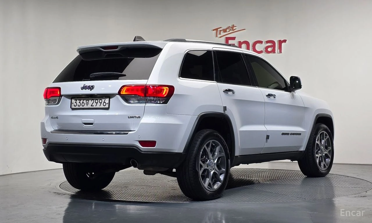 Jeep Grand cherokee ПОДГРЕВ* ОБДУХВАНЕ* ПАНОРАМА* КАМЕРА* , снимка 2 - Автомобили и джипове - 56126168