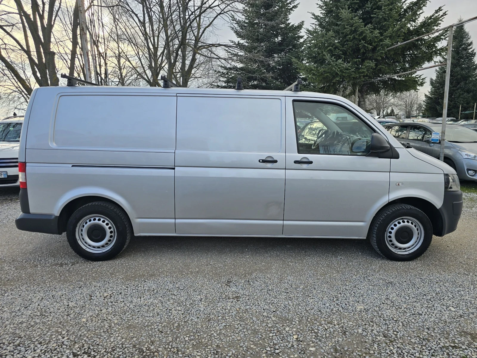 VW Transporter T-5 2.0TDI-84kc/ ПОДГРЕВ/ПЕЧКА/НАВИ/ПАРКТРОНИК, снимка 4 - Бусове и автобуси - 54059618