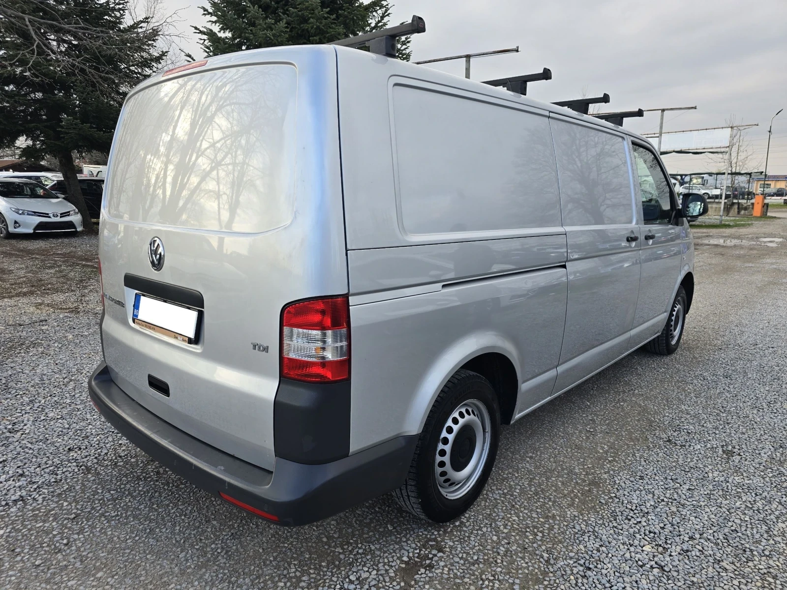 VW Transporter T-5 2.0TDI-84kc/ ПОДГРЕВ/ПЕЧКА/НАВИ/ПАРКТРОНИК, снимка 5 - Бусове и автобуси - 54059618
