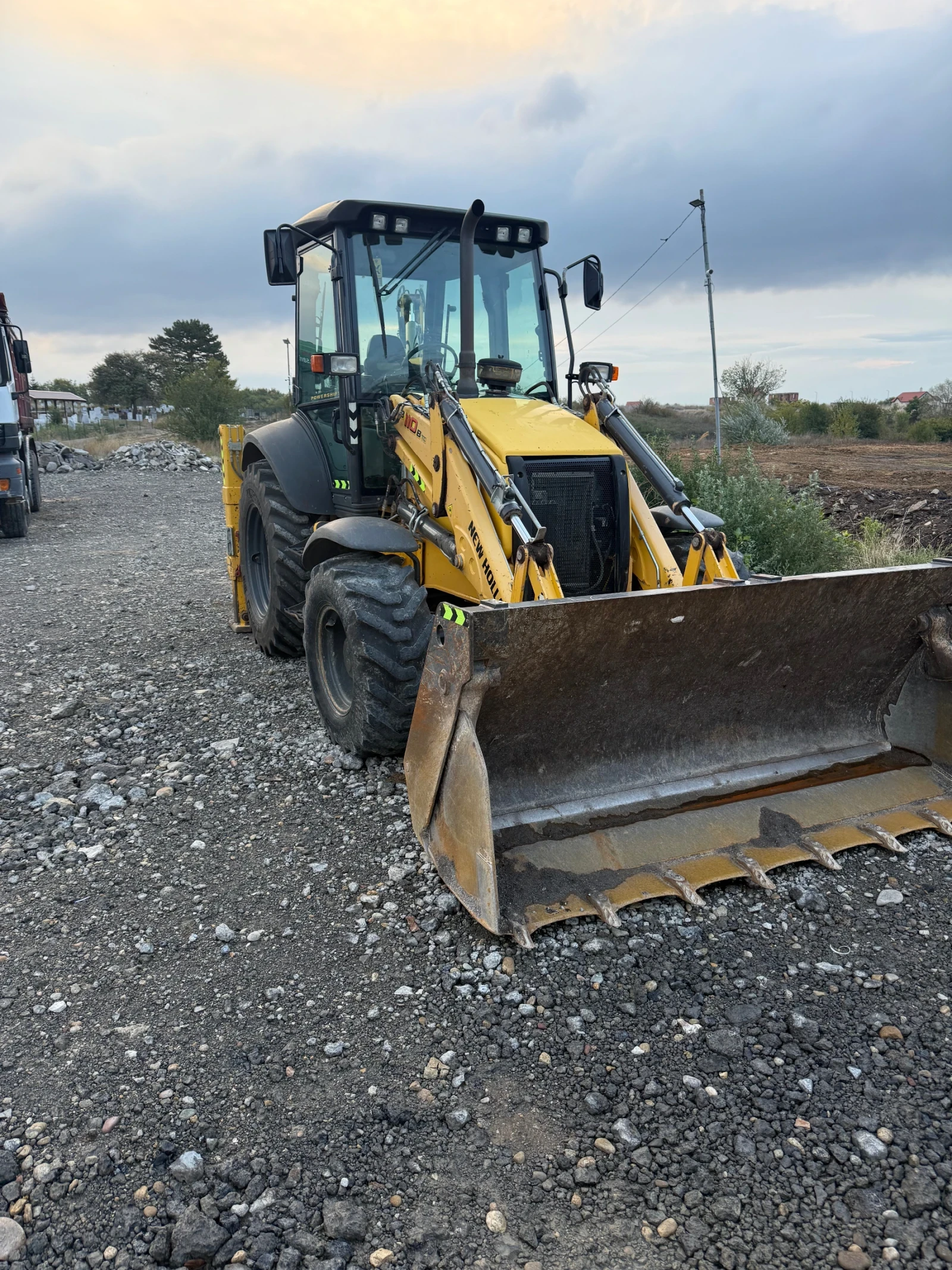 Багер New Holland