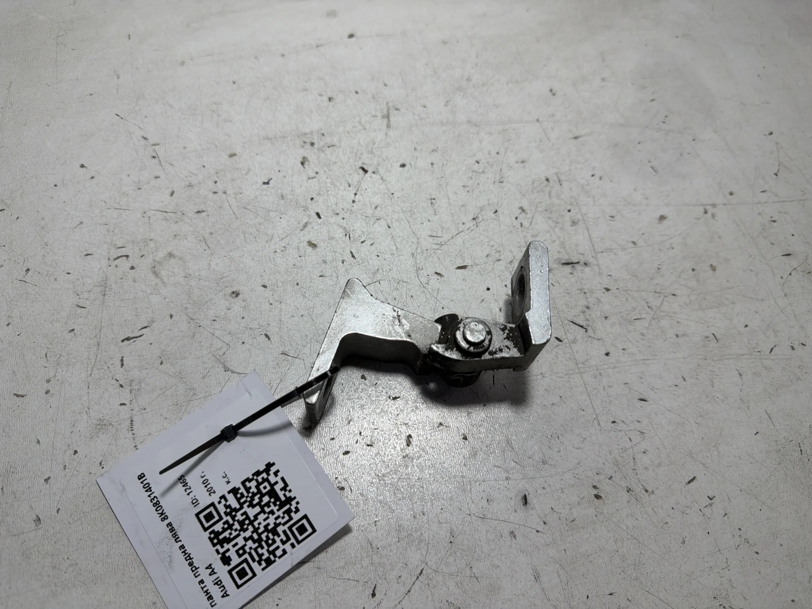 панта предна лява  8K0831401B Audi A4