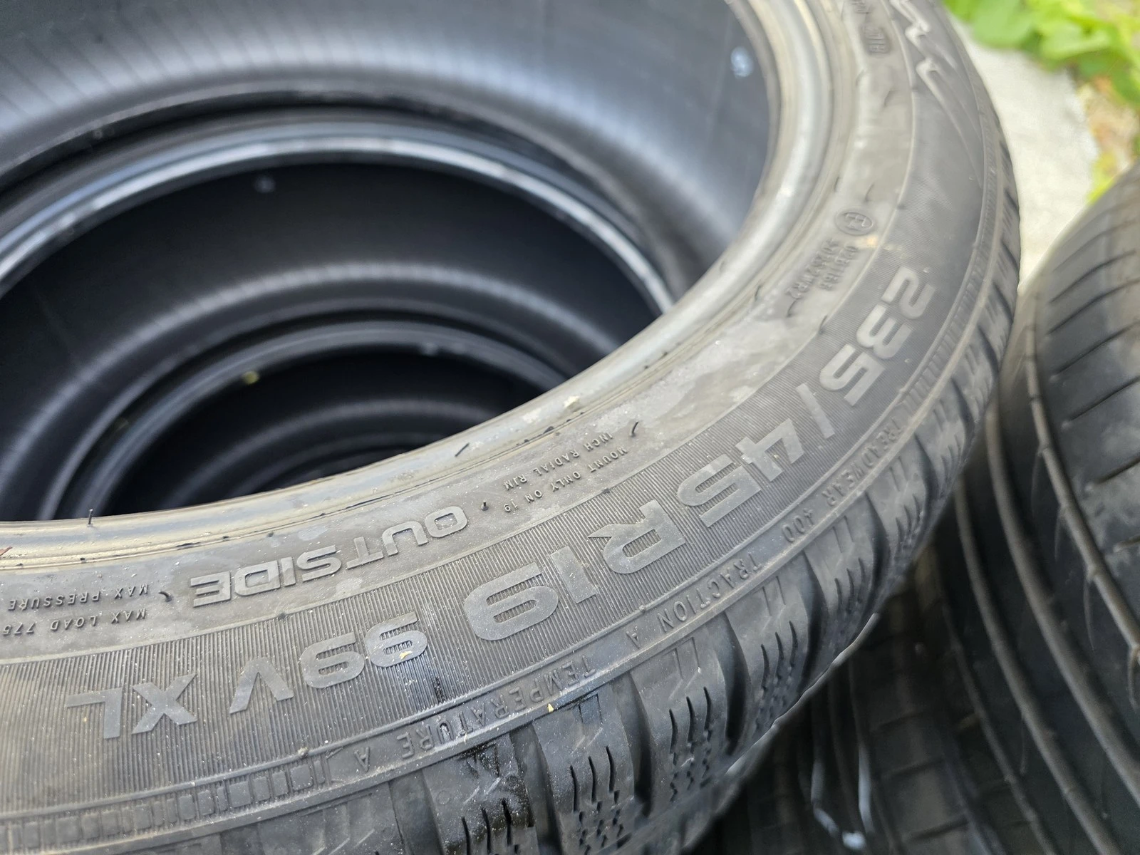 Гуми Зимни 235/45R19, снимка 10 - Гуми и джанти - 56725083