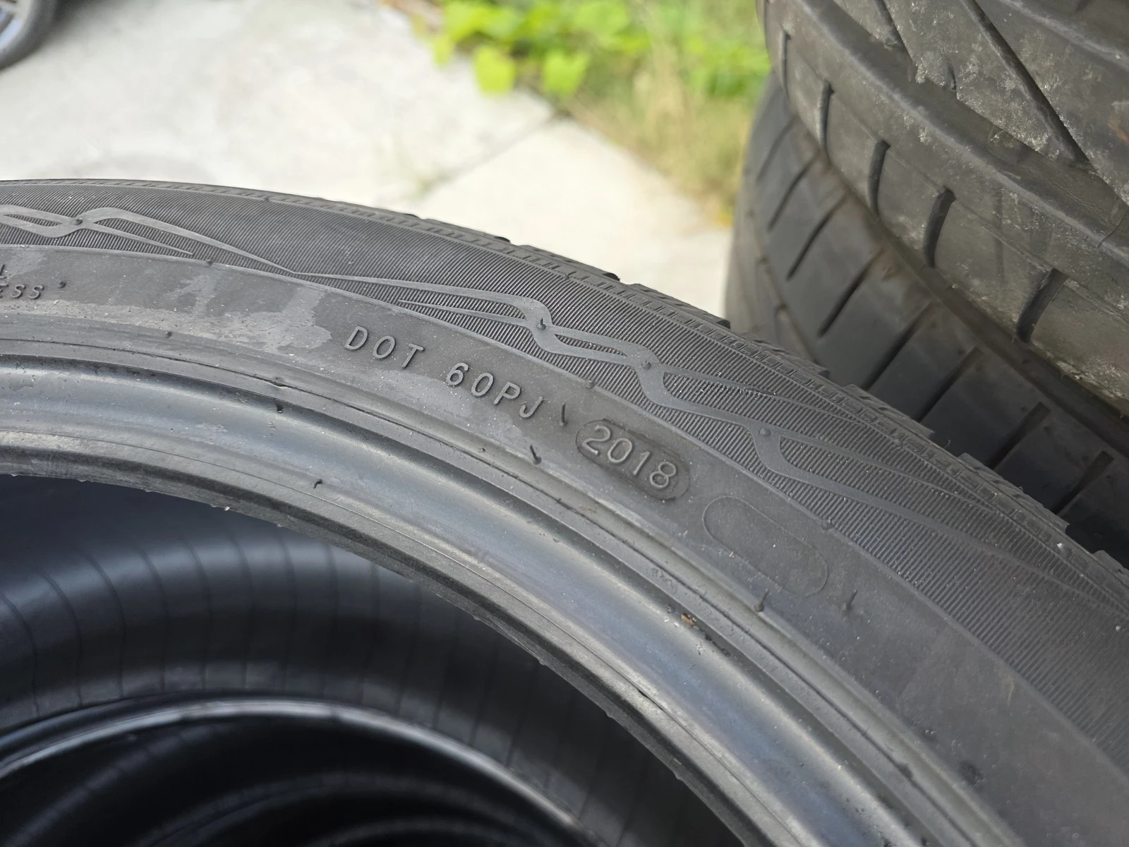 Гуми Зимни 235/45R19, снимка 8 - Гуми и джанти - 56725083