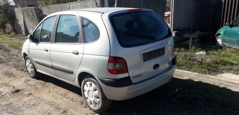 Renault Scenic 1.6, снимка 6 - Автомобили и джипове - 41554722