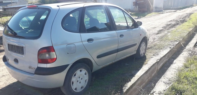 Renault Scenic 1.6, снимка 7 - Автомобили и джипове - 41554722