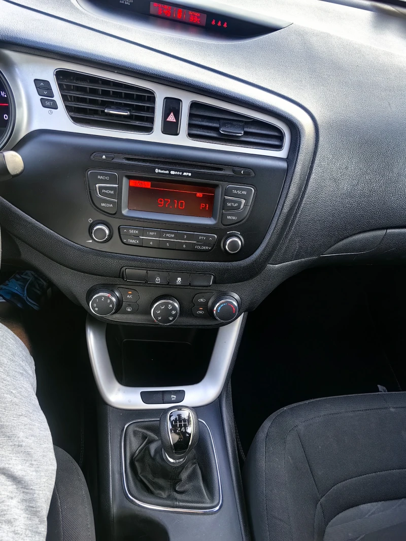 Kia Ceed 1.6 crdi 110 ks, снимка 13 - Автомобили и джипове - 51658531
