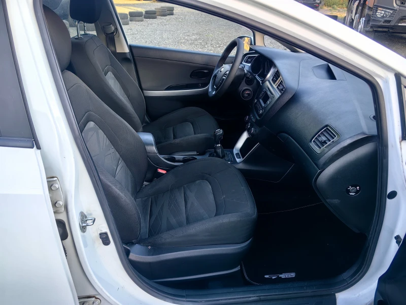 Kia Ceed 1.6 crdi 110 ks, снимка 10 - Автомобили и джипове - 51658531