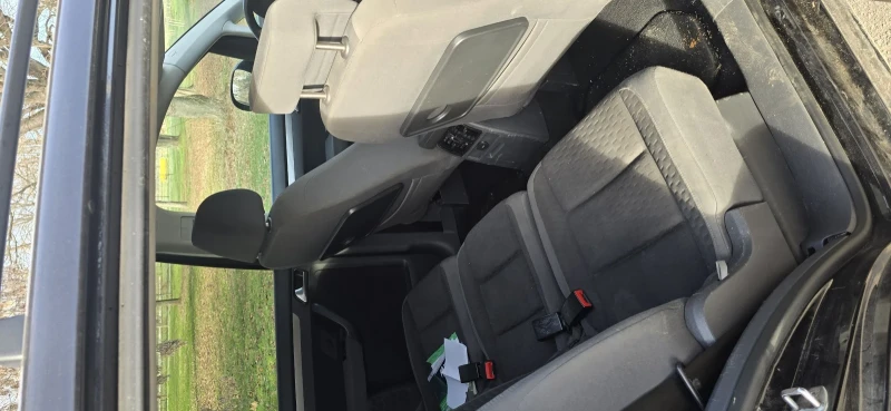 VW Touran 2.0, снимка 8 - Автомобили и джипове - 52953049