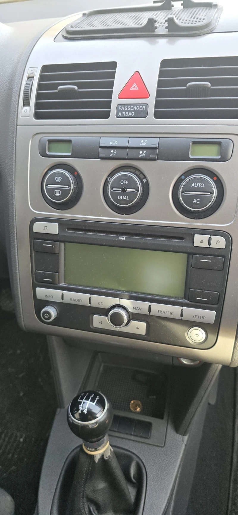 VW Touran 2.0, снимка 7 - Автомобили и джипове - 52953049