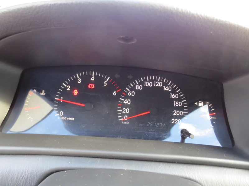 Toyota Corolla 2.0 D-4D , снимка 10 - Автомобили и джипове - 53052337