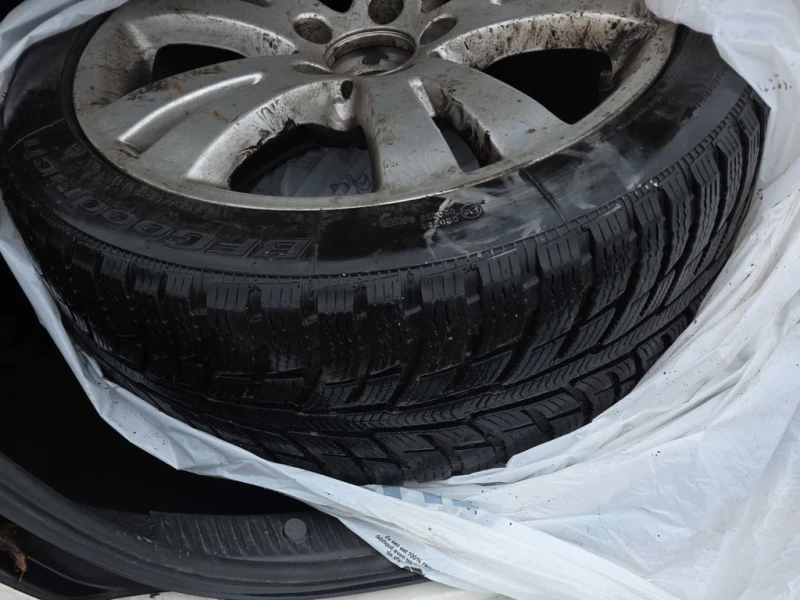 Mercedes-Benz C 300 * CARFAX * ПОДГРЕВ* ШИБИДАХ* + ГУМИ С ДЖАНТИ , снимка 14 - Автомобили и джипове - 53435096