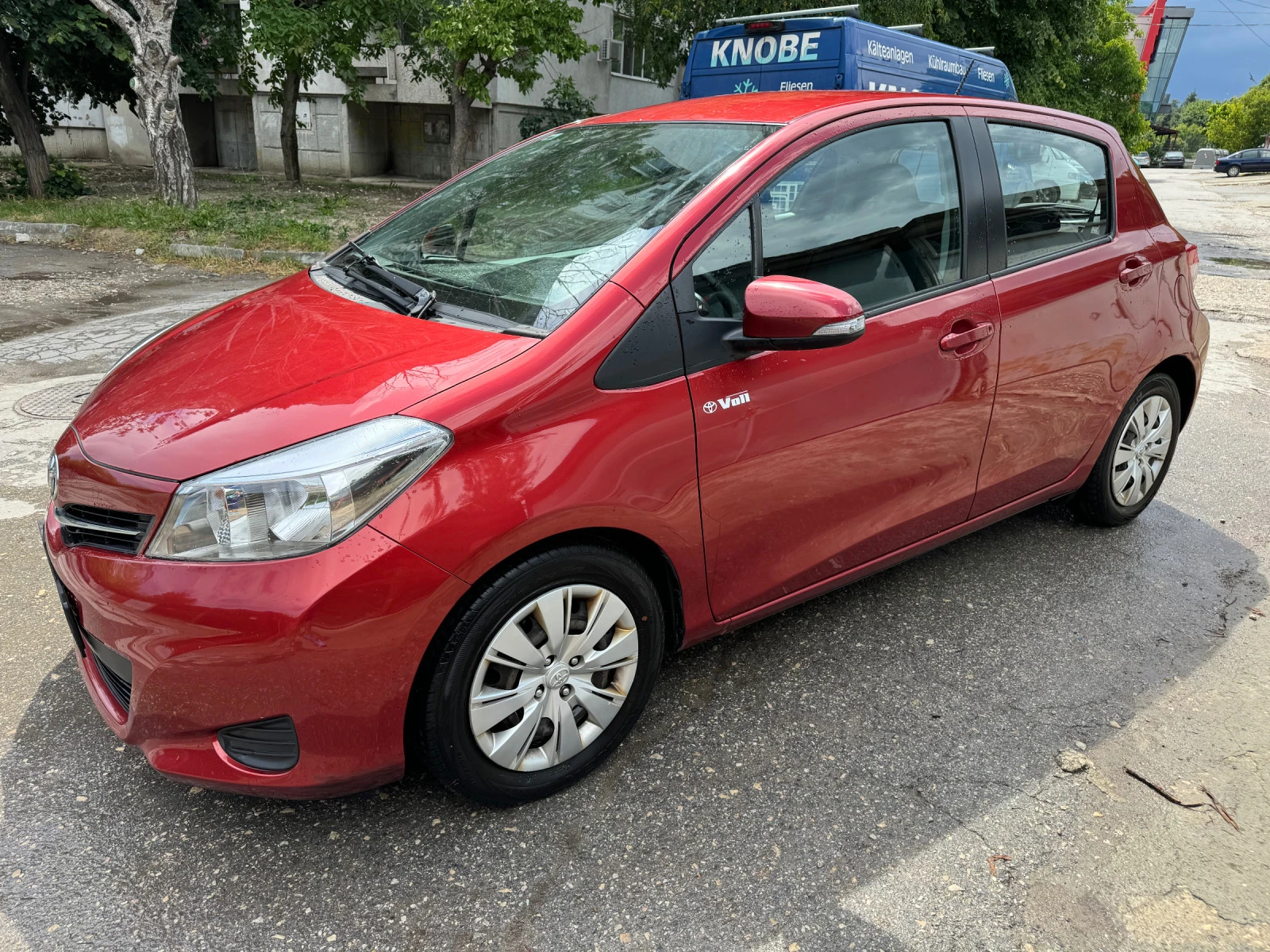 Toyota Yaris 1.3 бензин - изображение 2