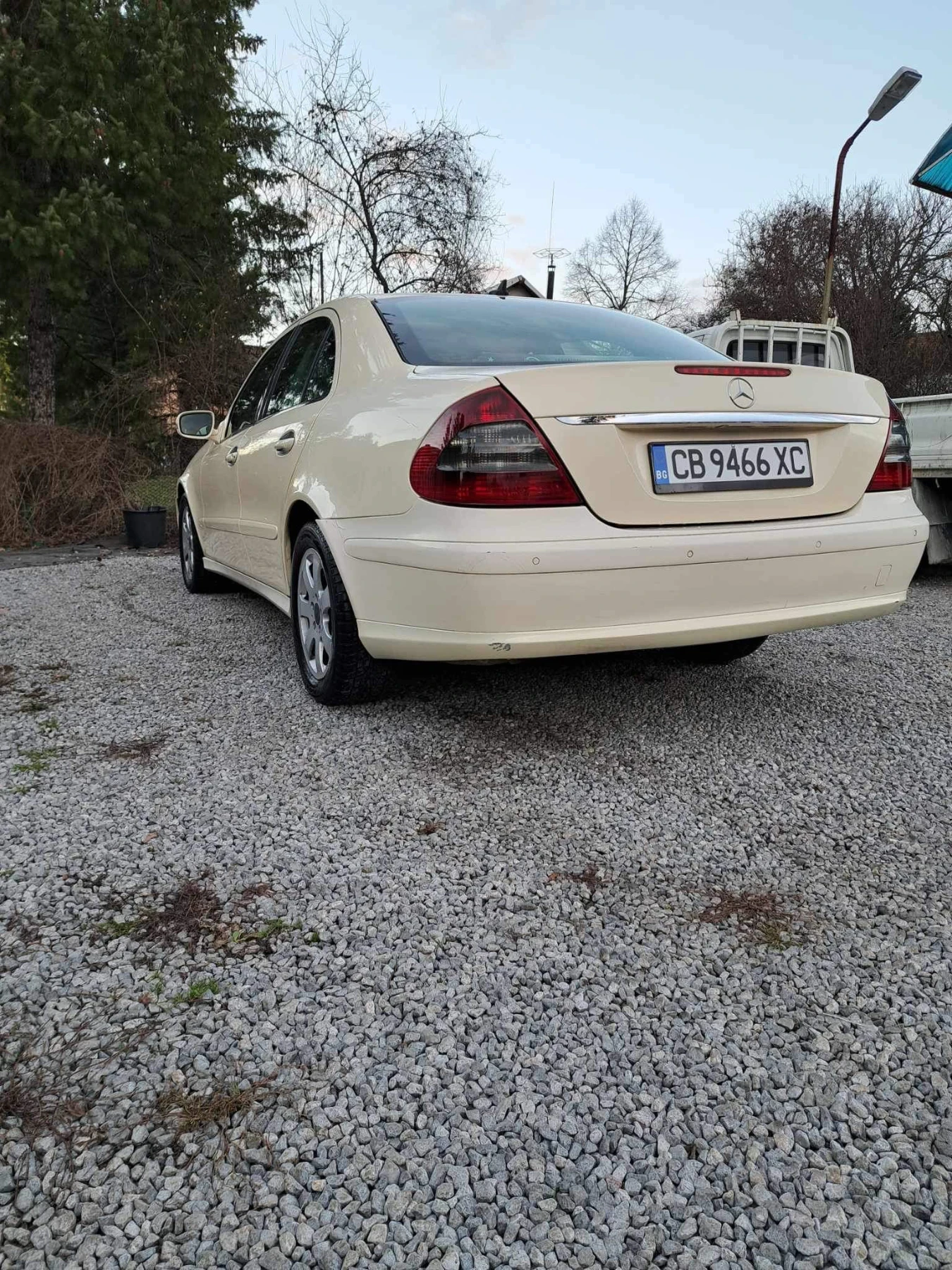 Mercedes-Benz E 200  - изображение 4