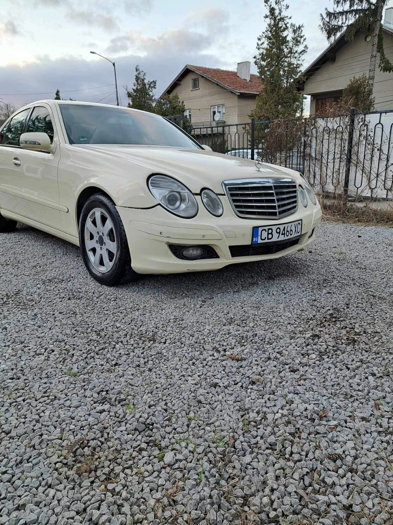 Mercedes-Benz E 200  - изображение 7