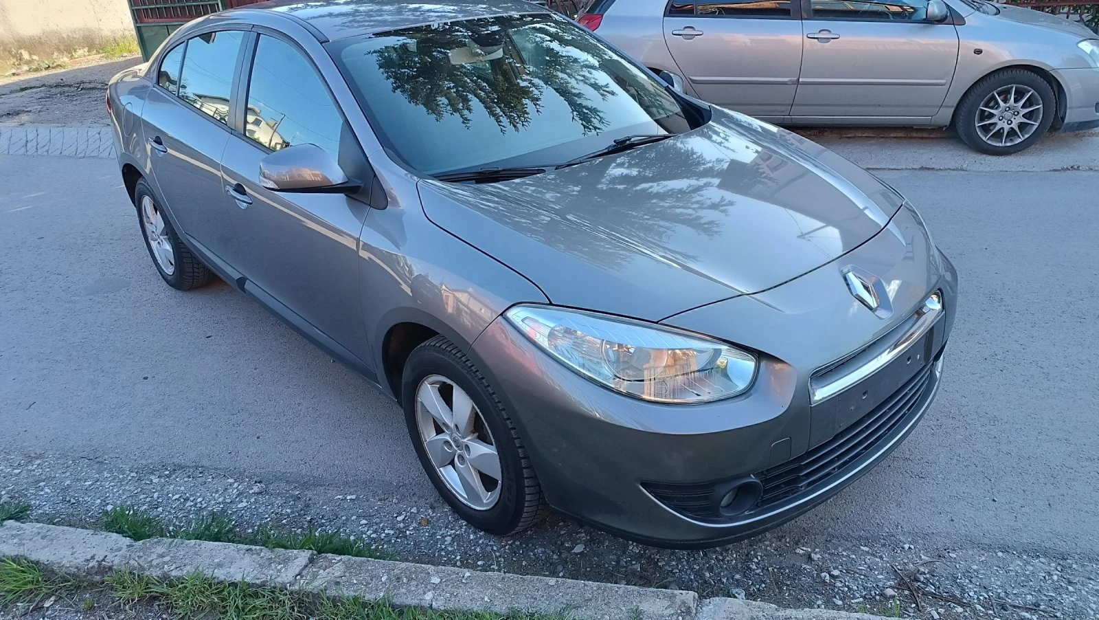 Renault Fluence 1.6 топ състояние  - изображение 9