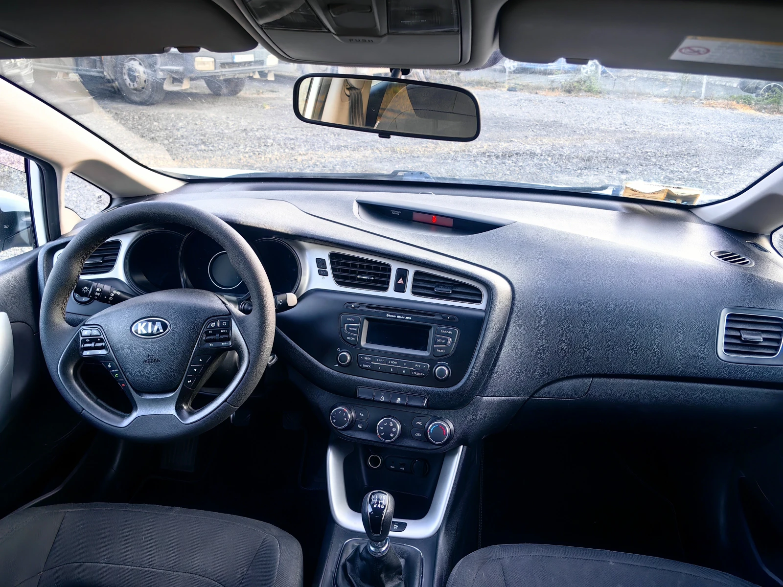 Kia Ceed 1.6 crdi 110 ks - изображение 9