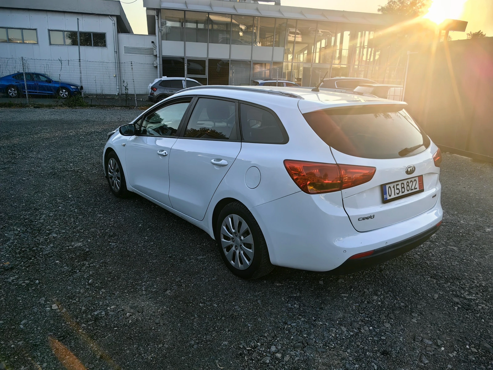 Kia Ceed 1.6 crdi 110 ks - изображение 4