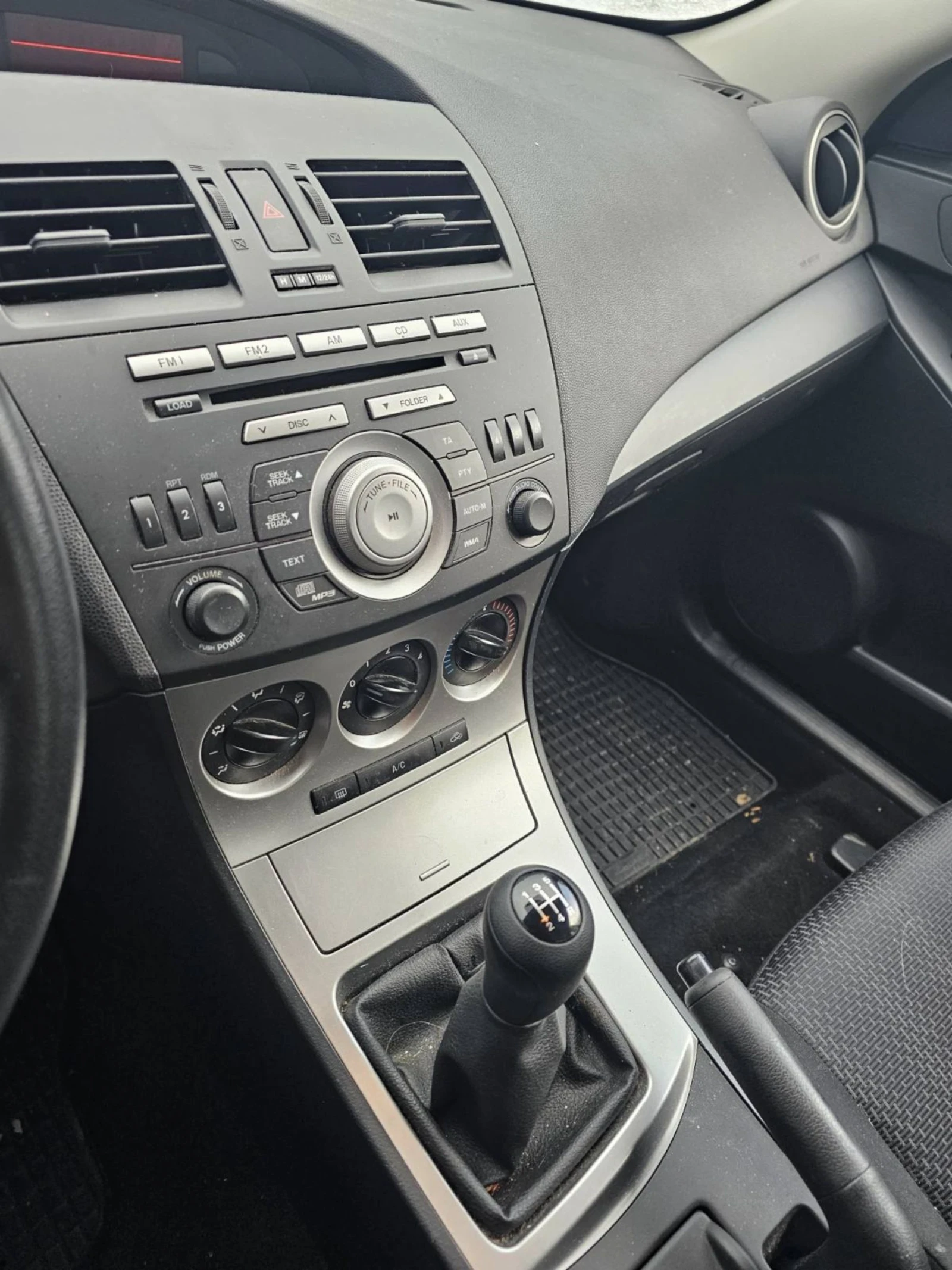 Mazda 3 1.6I, снимка 6 - Автомобили и джипове - 53913868