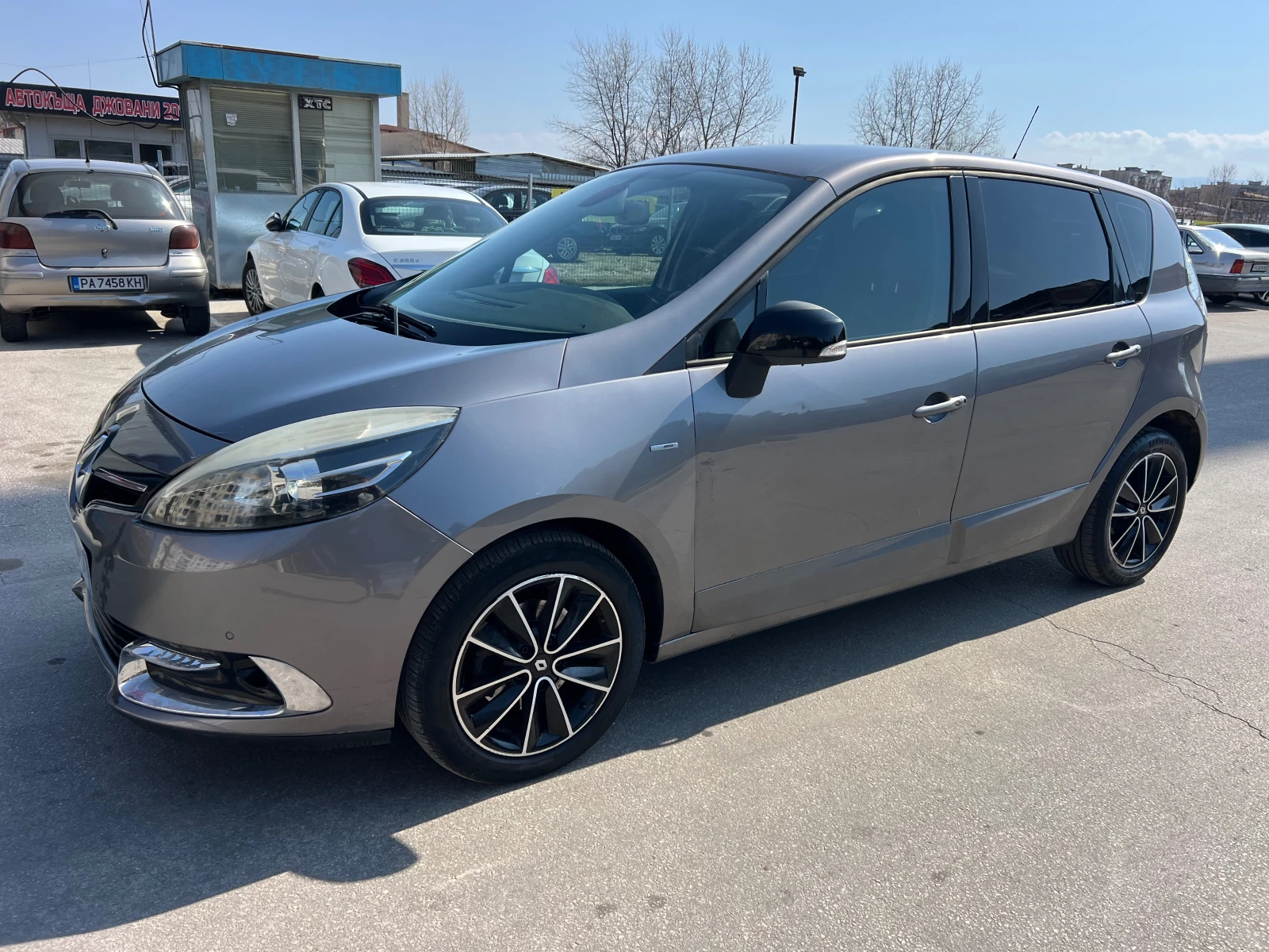 Renault Scenic 1.5 DCI LED/NAVI/BOSE, снимка 12 - Автомобили и джипове - 53974129