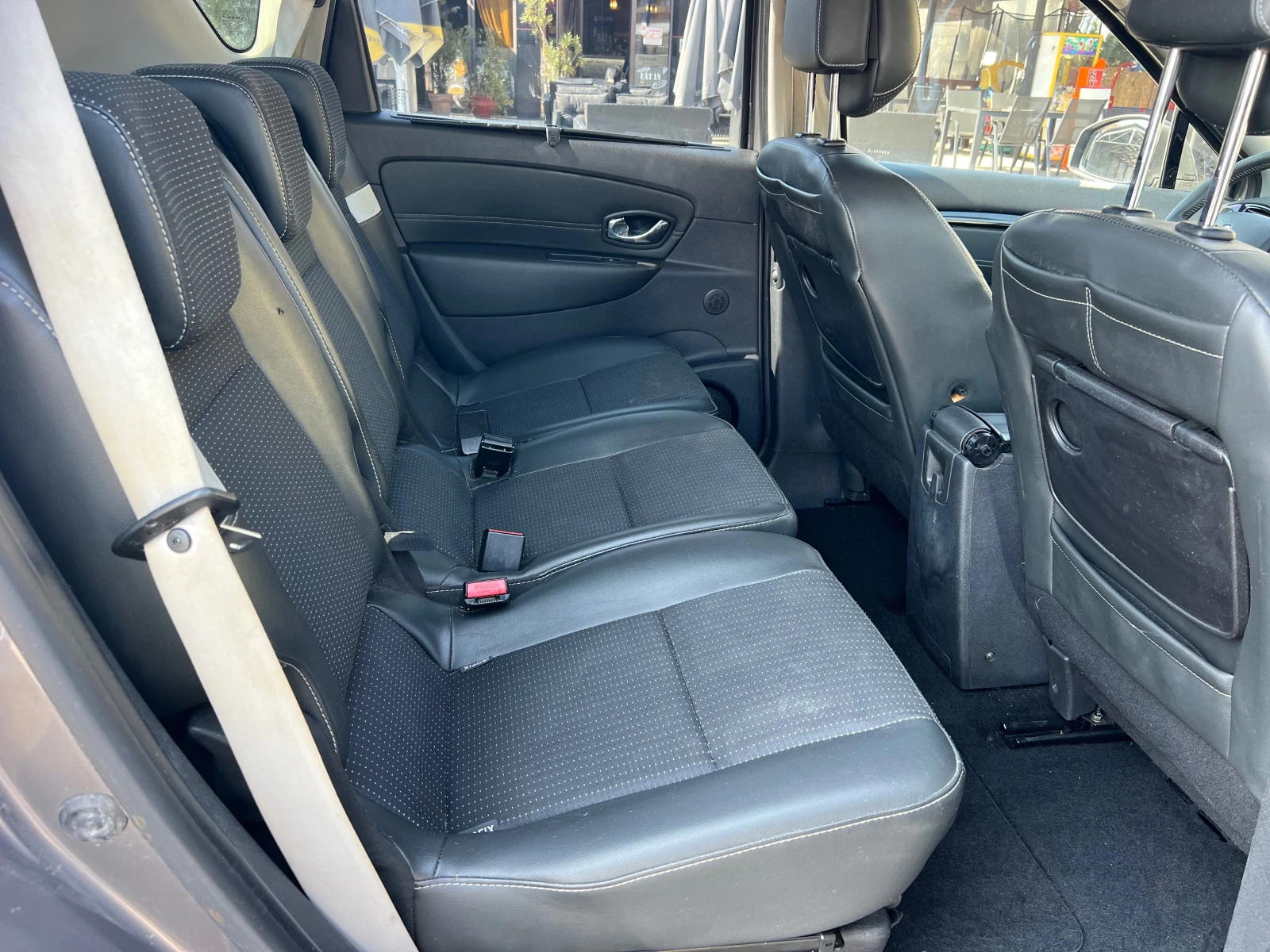 Renault Scenic 1.5 DCI LED/NAVI/BOSE, снимка 5 - Автомобили и джипове - 53974129