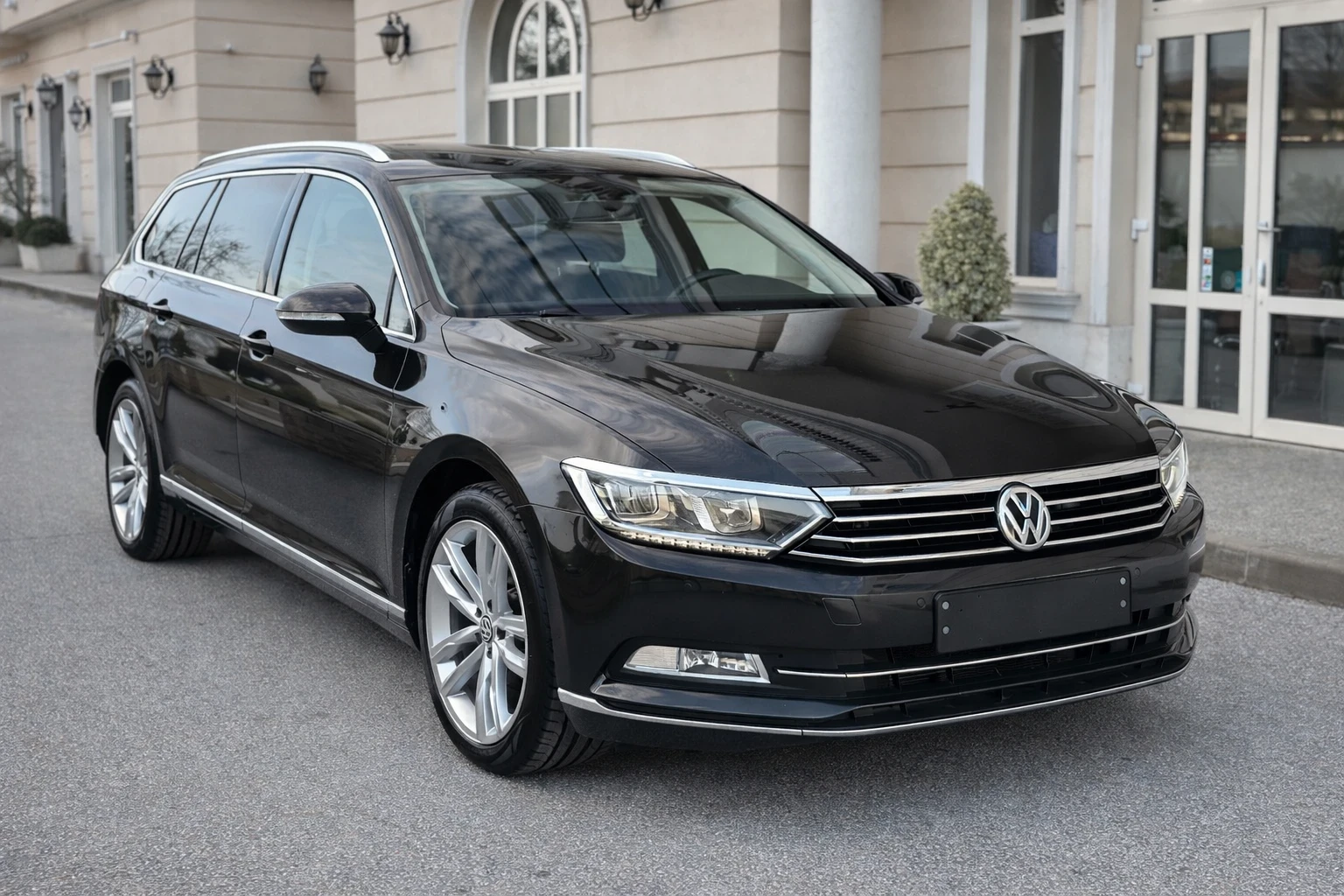 VW Passat HIGHLINE::DIGITAL::DSG::DISTRONIK::ALCANTARA::, снимка 3 - Автомобили и джипове - 54156329