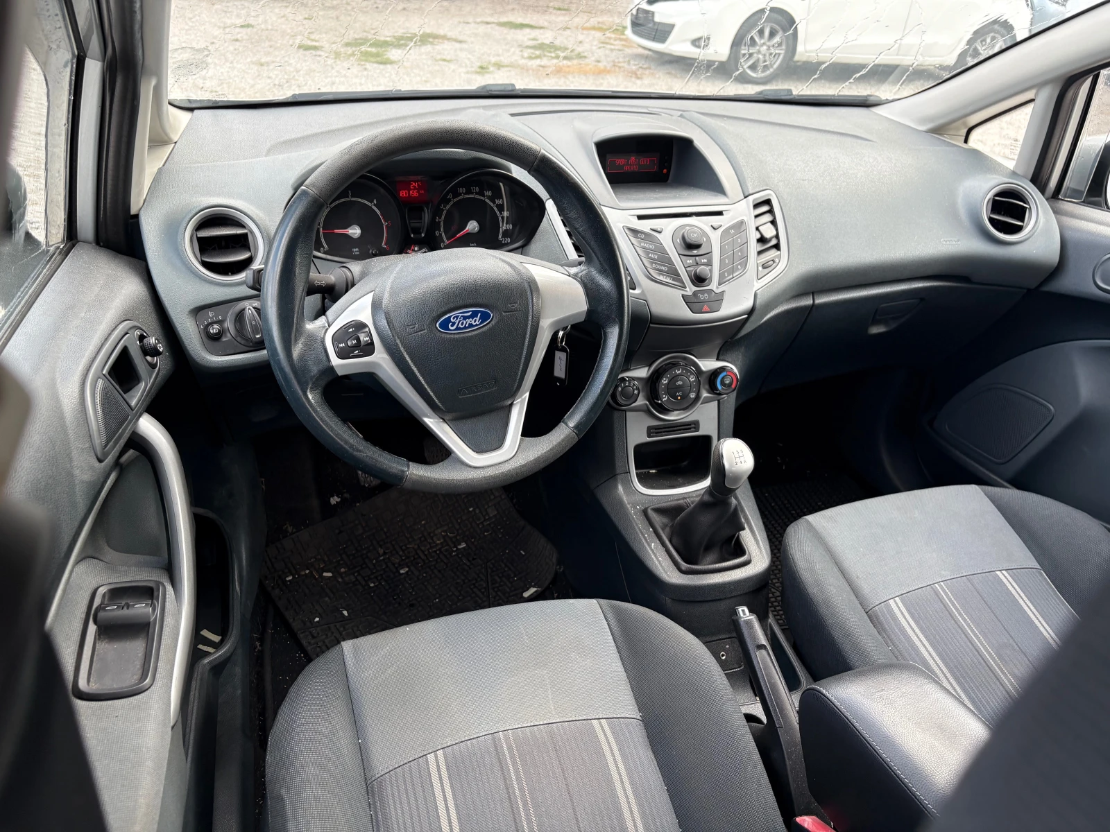 Ford Fiesta 1.4TDCI/Климатик, снимка 9 - Автомобили и джипове - 55927810