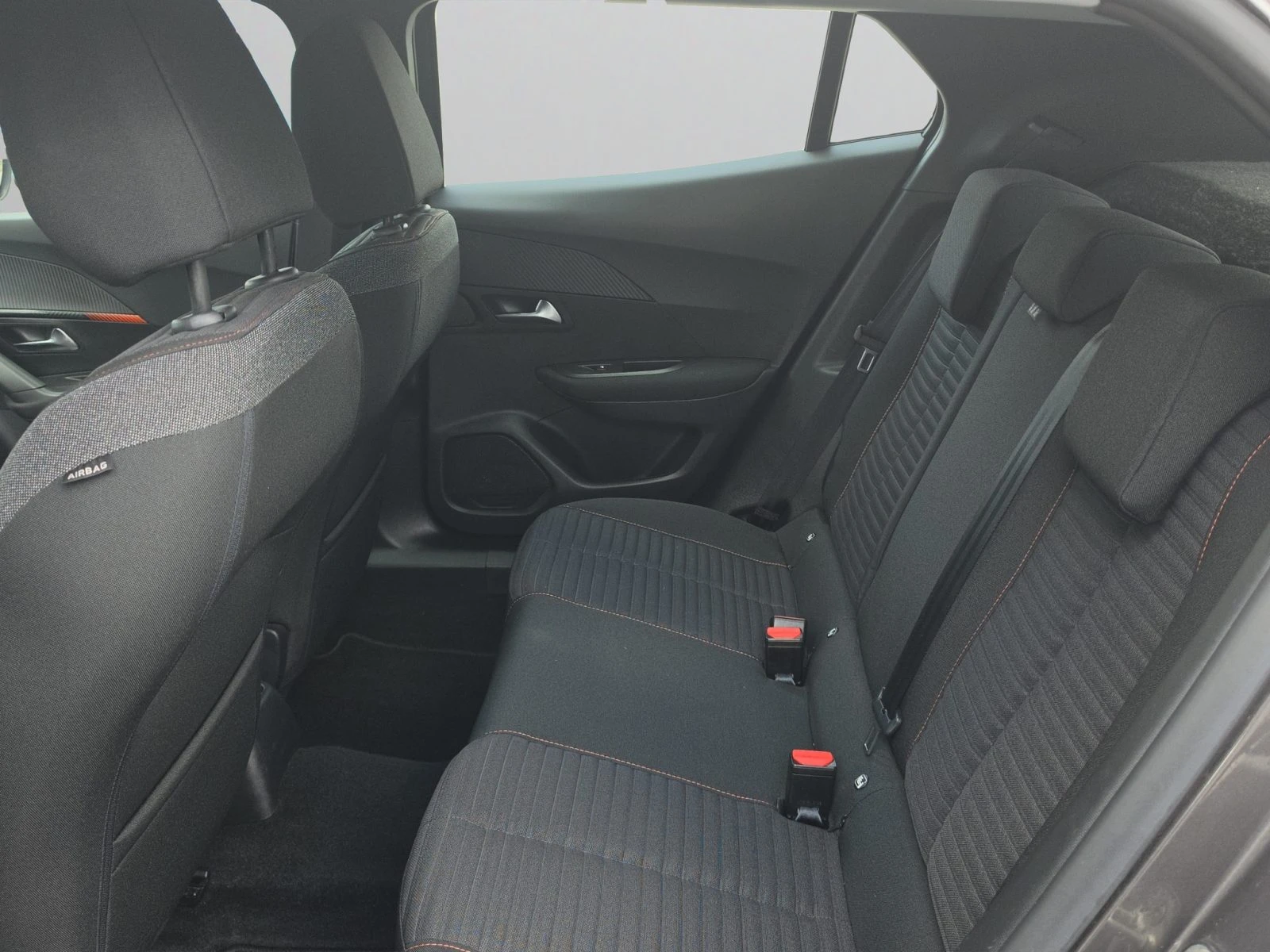 Peugeot 2008 ALLURE 1.5 BlueHDi 130 EAT8 EURO 6.4//2111R15 | Mobile.bg � ����������� 12