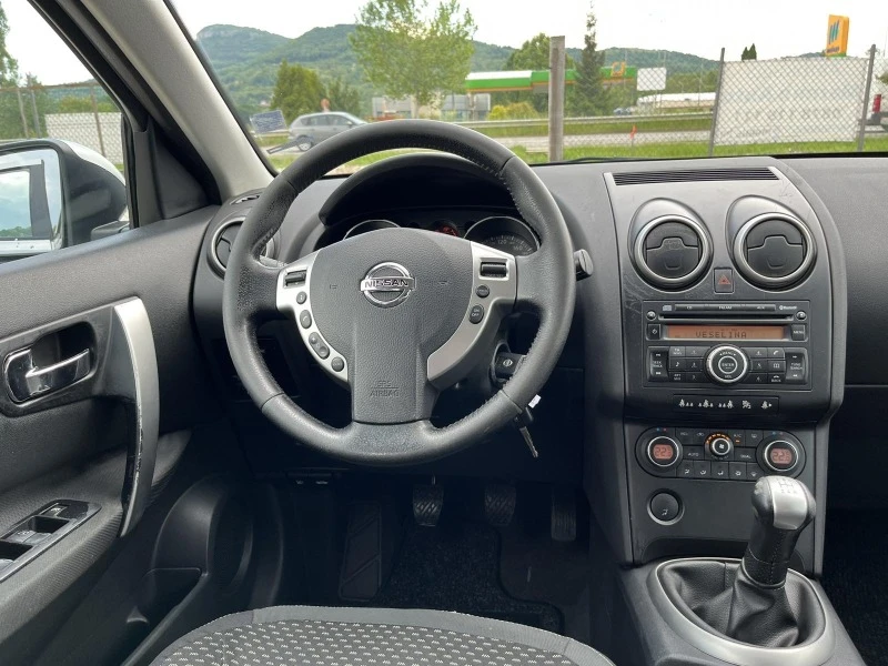 Nissan Qashqai 1.6I 114кс  РЕГИСТРИРАН ОБСЛУЖЕН, снимка 12 - Автомобили и джипове - 40835785