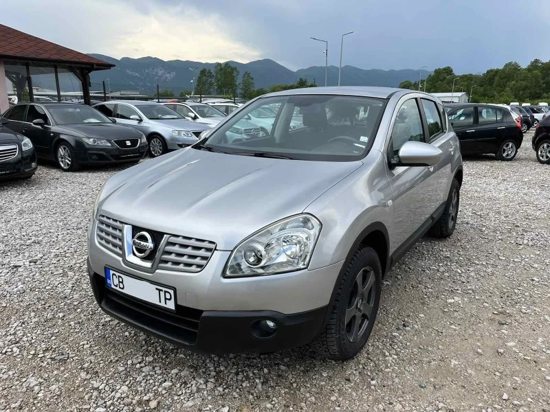 Nissan Qashqai 1.6I 114кс  РЕГИСТРИРАН ОБСЛУЖЕН, снимка 1 - Автомобили и джипове - 40835785