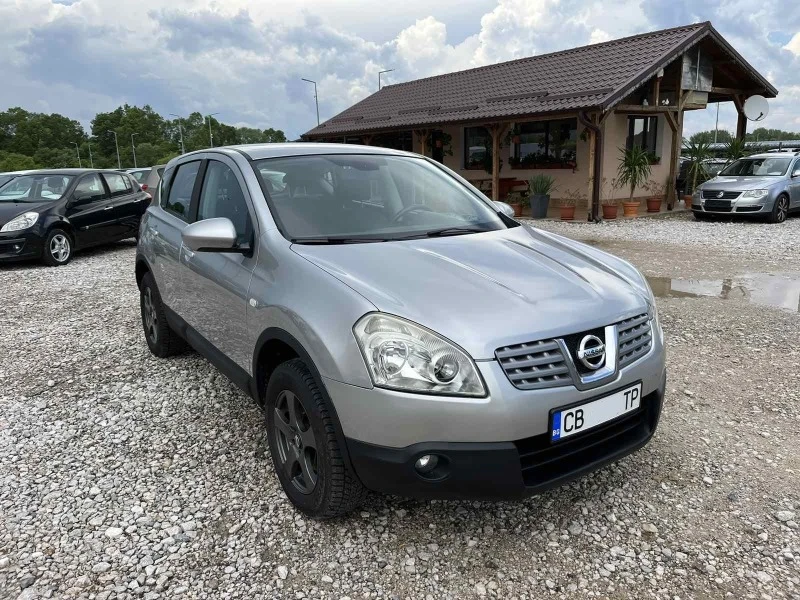 Nissan Qashqai 1.6I 114кс  РЕГИСТРИРАН ОБСЛУЖЕН, снимка 3 - Автомобили и джипове - 40835785