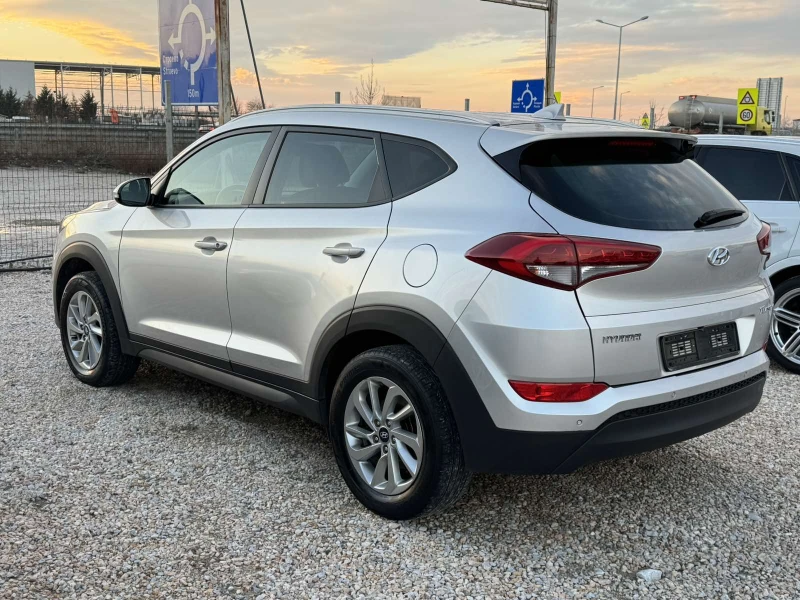 Hyundai Tucson 1.6I, снимка 6 - Автомобили и джипове - 48283908