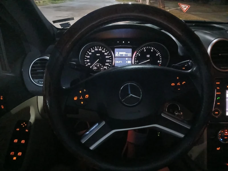 Mercedes-Benz ML 350, снимка 13 - Автомобили и джипове - 52864253
