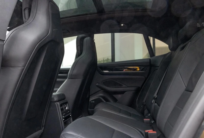 Porsche Macan 4 ELECTRIC/LED-MATRIX/PANO/BOSE/360/MEMORY/, снимка 14 - Автомобили и джипове - 52223111