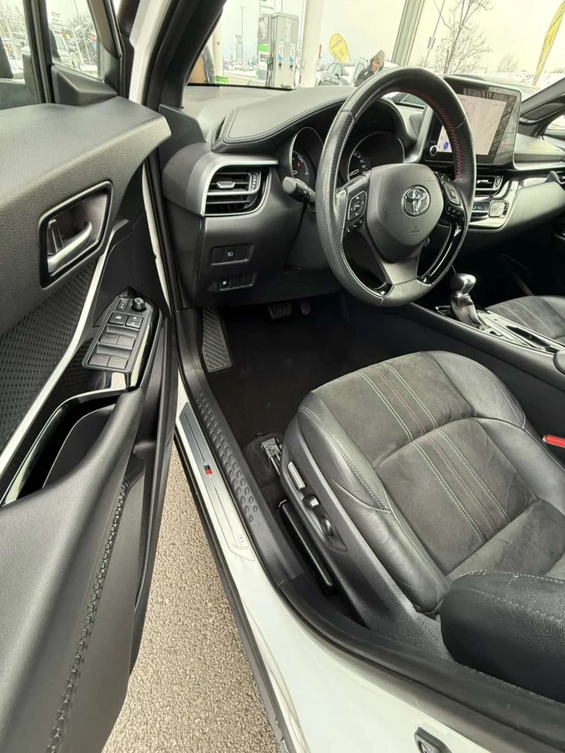 Toyota C-HR GR SPORT 35 000КМ НОВА, снимка 8 - Автомобили и джипове - 53335040
