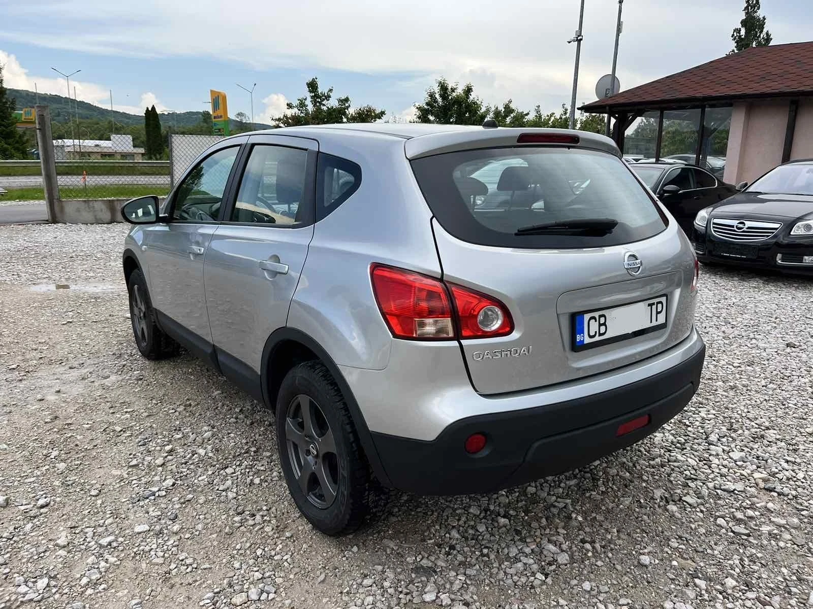 Nissan Qashqai 1.6I 114кс  РЕГИСТРИРАН ОБСЛУЖЕН - изображение 5