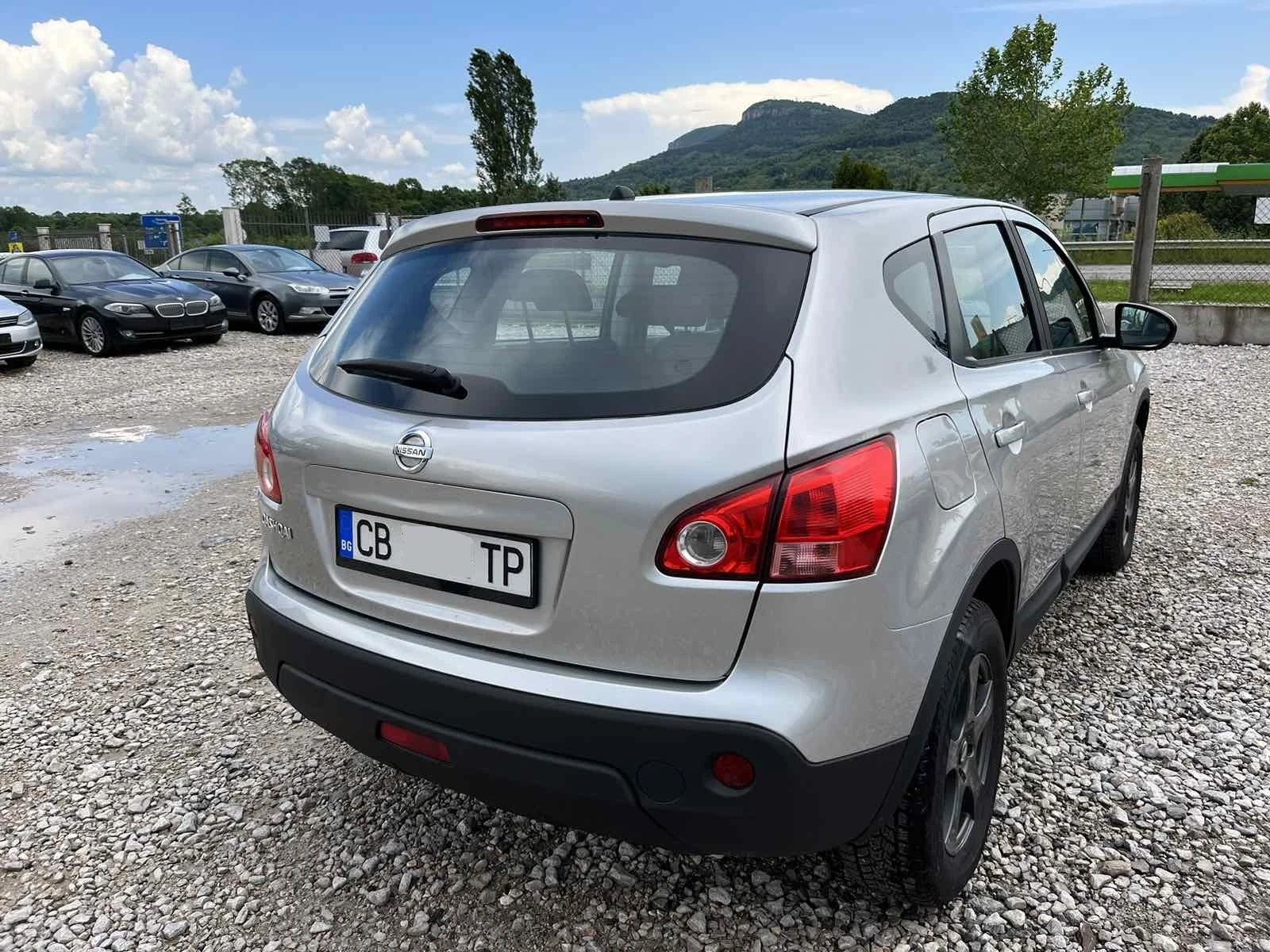 Nissan Qashqai 1.6I 114кс  РЕГИСТРИРАН ОБСЛУЖЕН - изображение 4