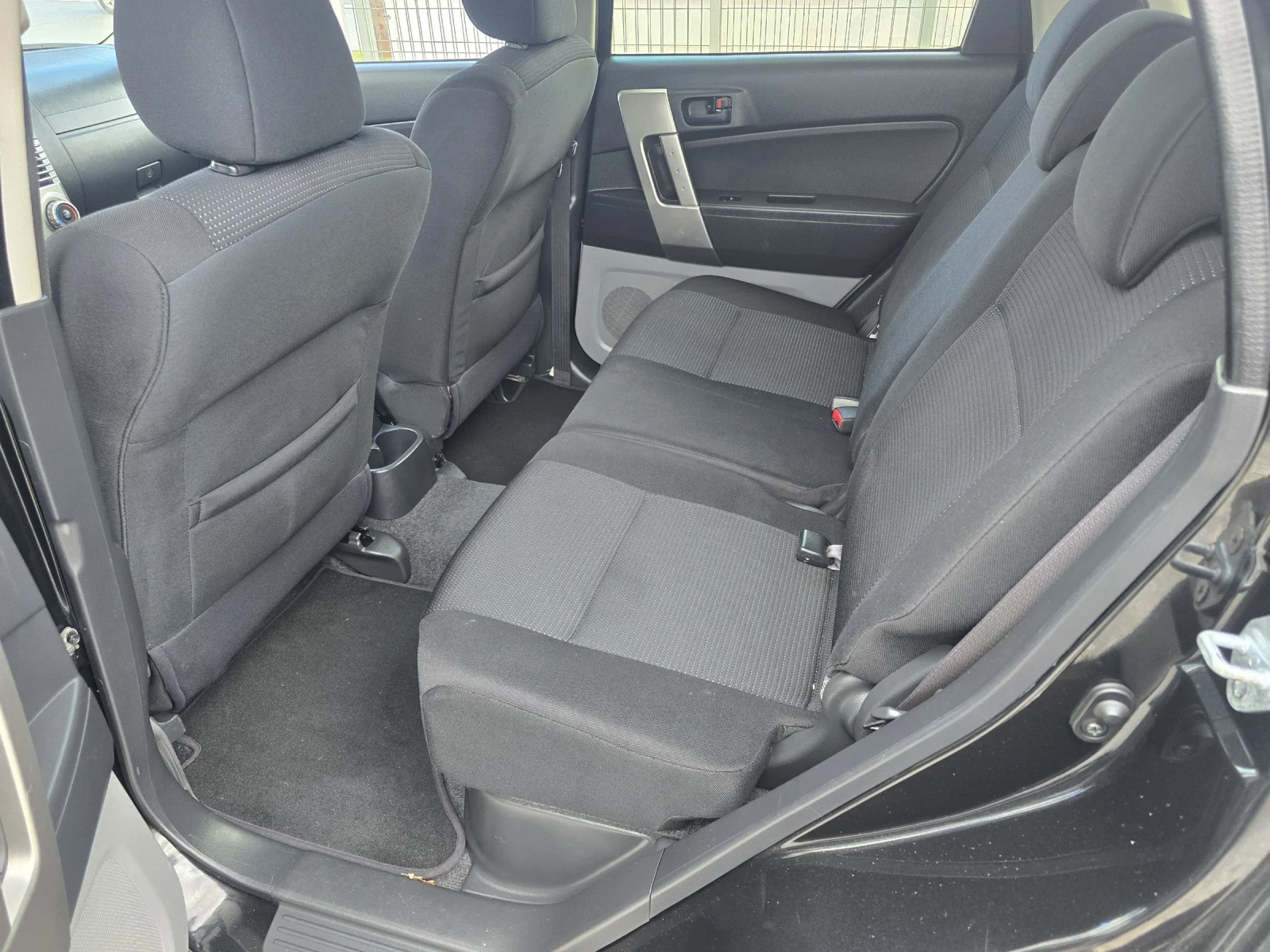 Daihatsu Terios 1.5 4X4 GPl, снимка 13 - Автомобили и джипове - 53987627