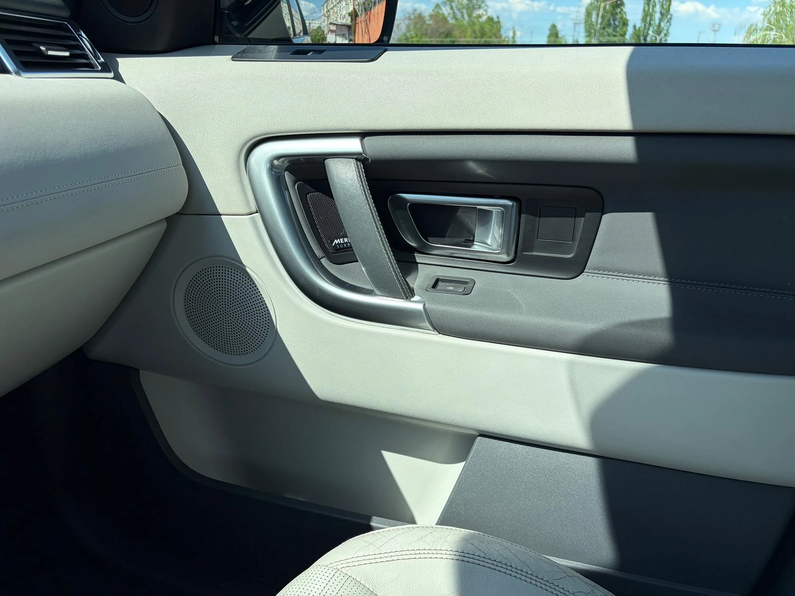 Land Rover Discovery Sport HSE, снимка 14 - Автомобили и джипове - 54445446