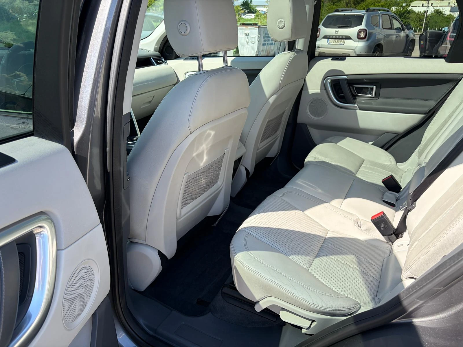 Land Rover Discovery Sport HSE, снимка 8 - Автомобили и джипове - 54445446