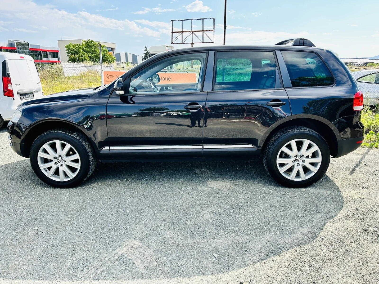 VW Touareg TDI* FULL* AUTO* Кожа* Топ* Бартер* Лизинг, снимка 2 - Автомобили и джипове - 54813419