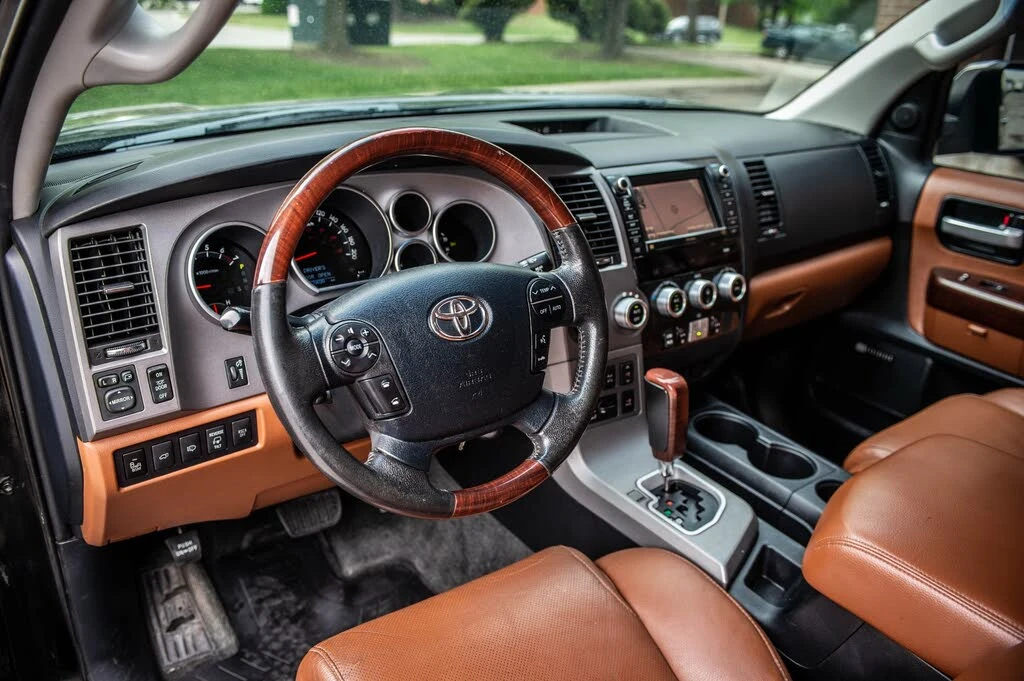 Toyota Sequoia PLATINUM* 5.7* V8* ПОДГРЕВ* КАМЕРА* КЕЙЛЕС, снимка 9 - Автомобили и джипове - 54939554