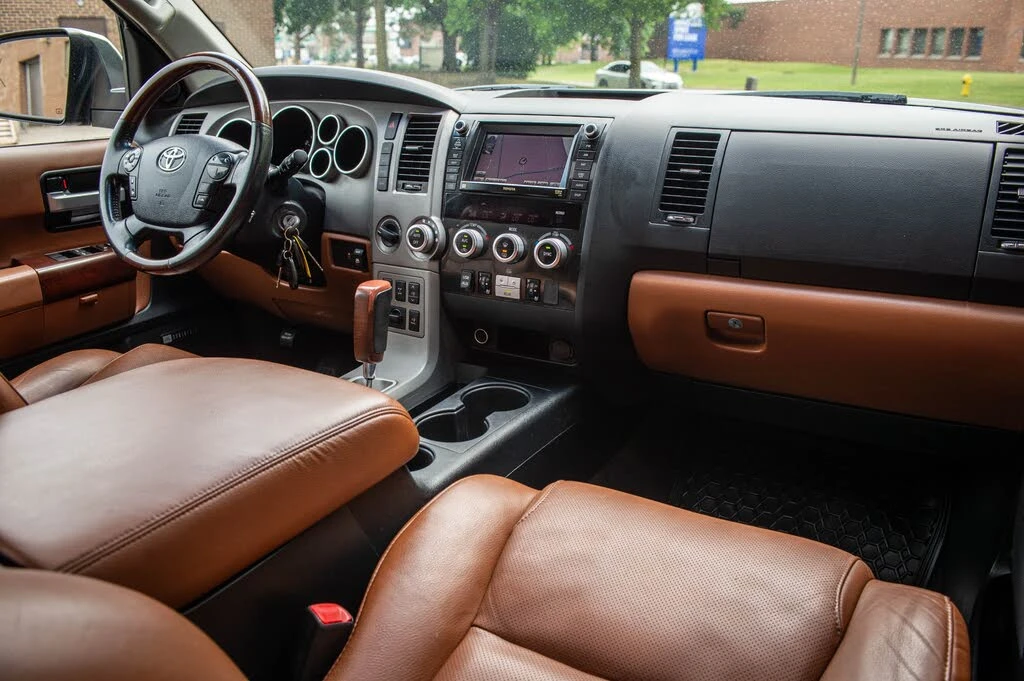 Toyota Sequoia PLATINUM* 5.7* V8* ПОДГРЕВ* КАМЕРА* КЕЙЛЕС, снимка 10 - Автомобили и джипове - 54939554