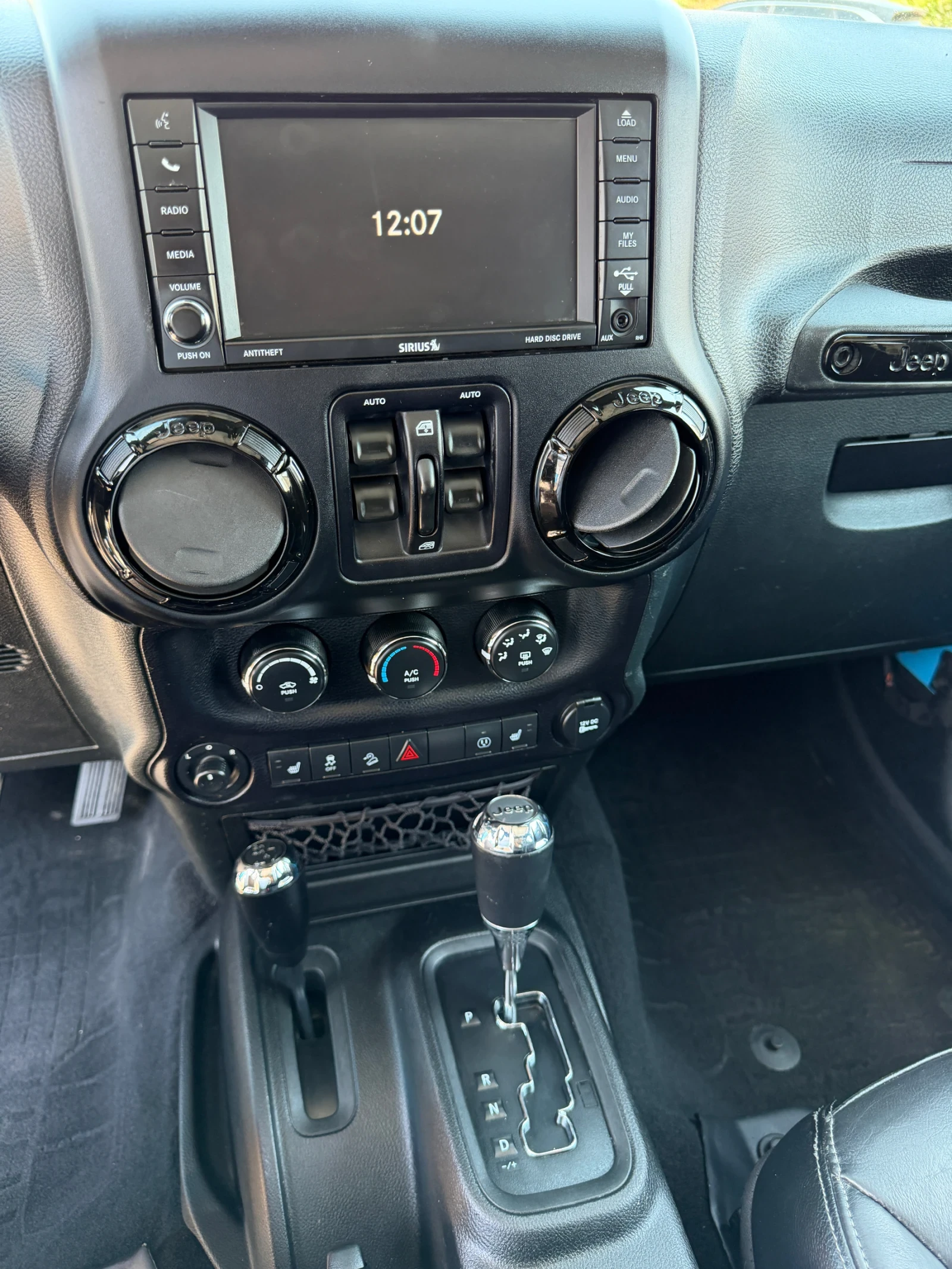 Jeep Wrangler Unlimited Winter Edition , снимка 12 - Автомобили и джипове - 55099916
