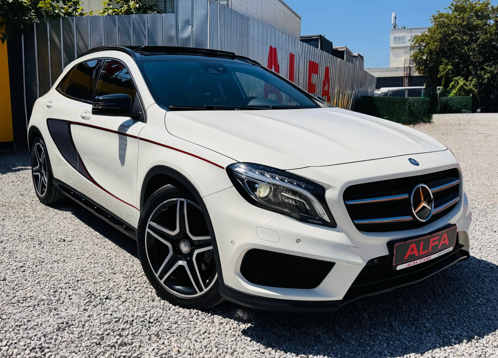 Mercedes-Benz GLA 220 d/AMG/ПАНОРАМА+ КАМЕРА+ ПОДГРЕВ+ СПОРТ///КАТО НОВА, снимка 5 - Автомобили и джипове - 55626120