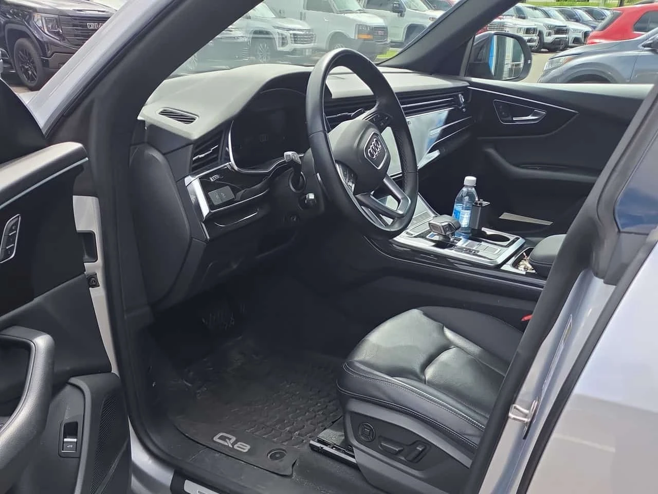 Audi Q8 * CARFAX * ДИСТРОНИК * 360 КАМЕРА * АВТОКРЕДИТ, снимка 7 - Автомобили и джипове - 55793247