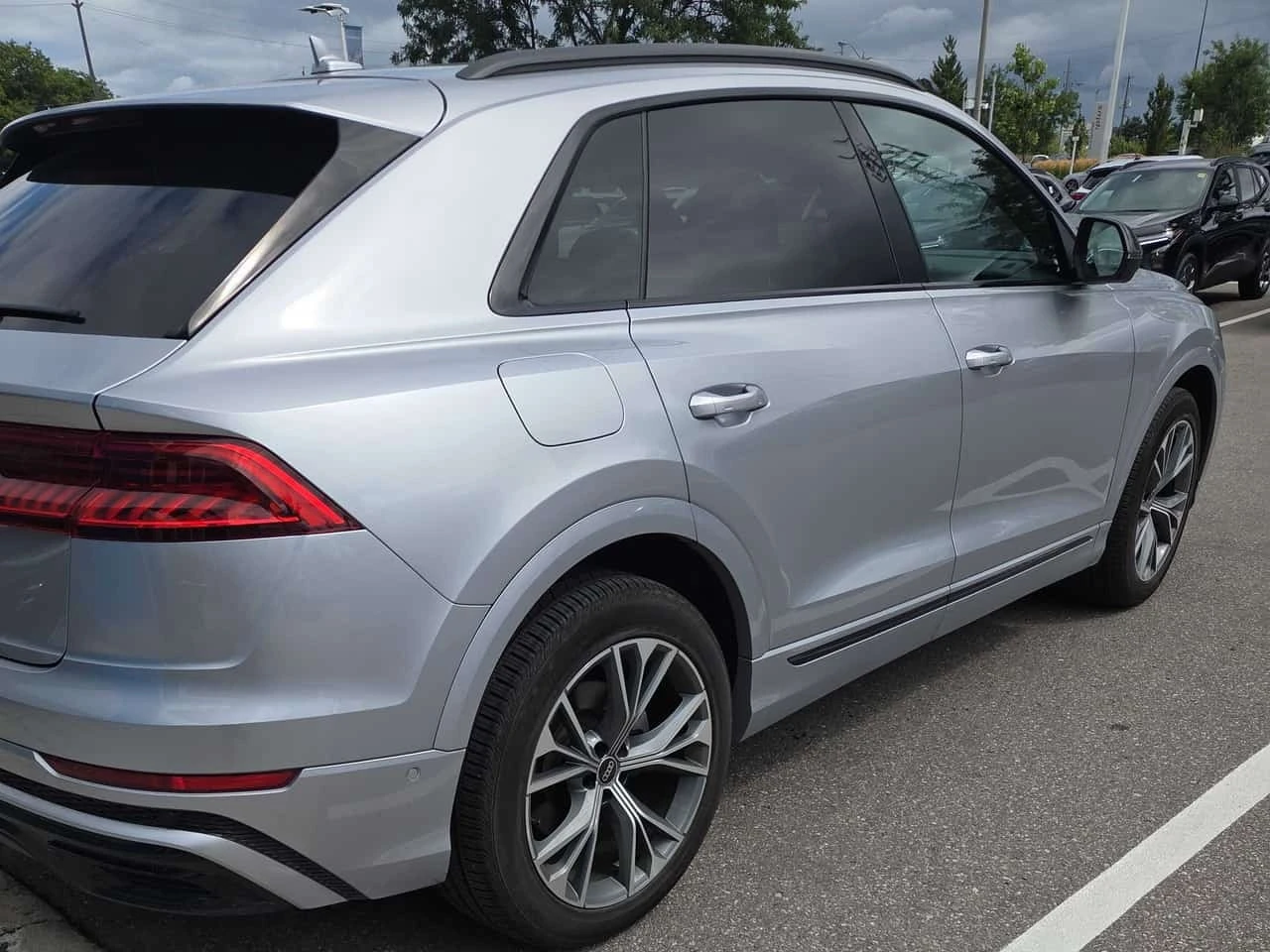 Audi Q8 * CARFAX * ДИСТРОНИК * 360 КАМЕРА * АВТОКРЕДИТ, снимка 3 - Автомобили и джипове - 55793247