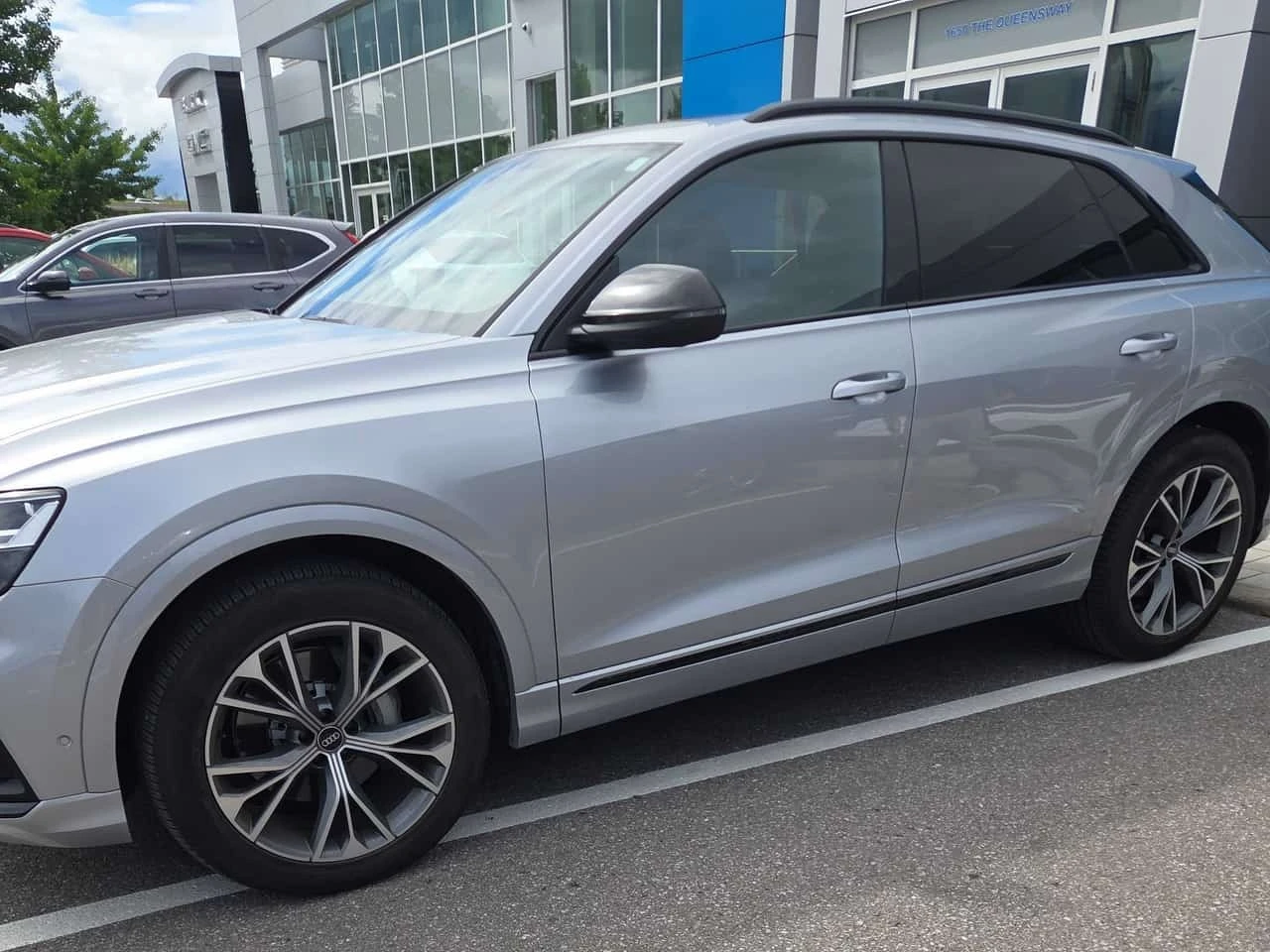 Audi Q8 * CARFAX * ДИСТРОНИК * 360 КАМЕРА * АВТОКРЕДИТ, снимка 2 - Автомобили и джипове - 55793247